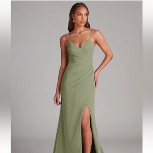 Azazie Maci
Pistachio Sheath Pleated Chiffon Dress